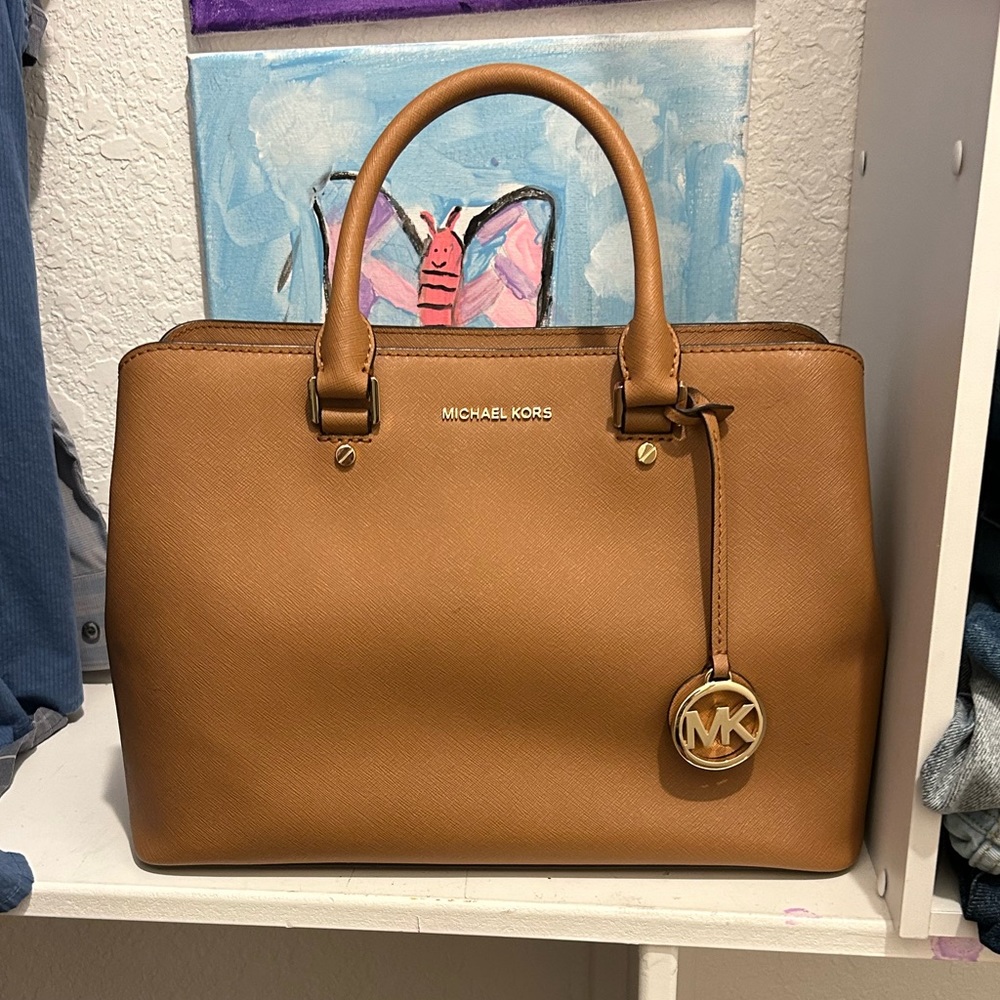Michael Kors medium size purse! Nice tan/brown that matches a variety of outfits